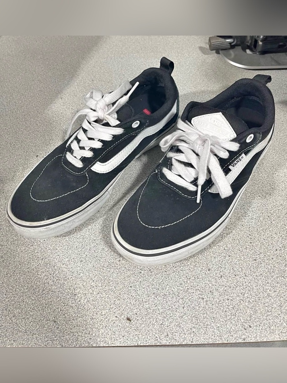 Vans Men's Black & White Old Skool Skate Shoes vans kyle walker